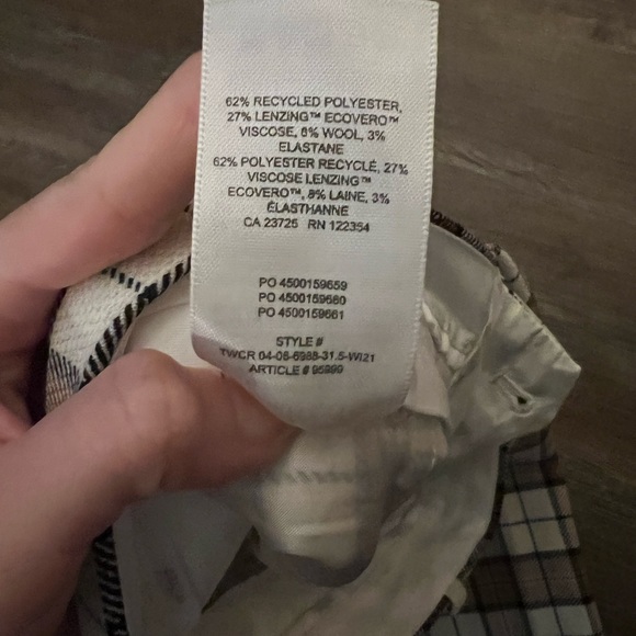 Aritzia Effortless pants - Picture 4 of 6